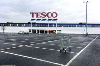 Tesco w Polsce masowo zwalnia pracowników. Sieć likwiduje markety w Częstochowie i Mielcu