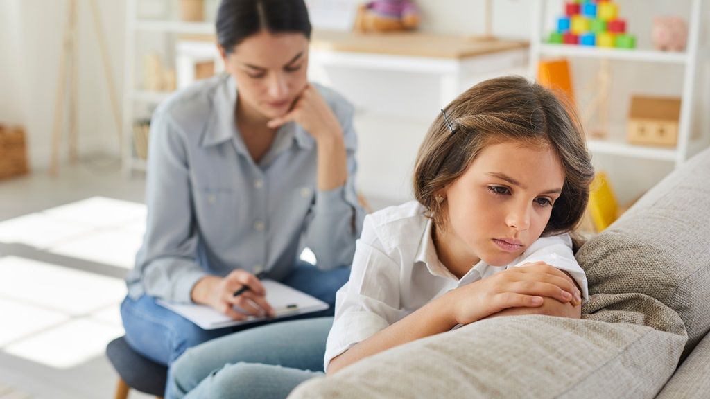 Autyzm atypowy to jedna z odmian autyzmu, który objawia się zwykle po 3 roku życia dziecka