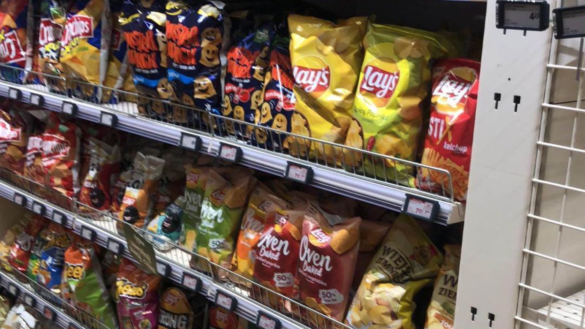 Zobaczył chipsy w "Żabce". Był w szoku 