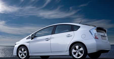 Używana Toyota Prius III w pigułce. Idealna alternatywa dla diesla