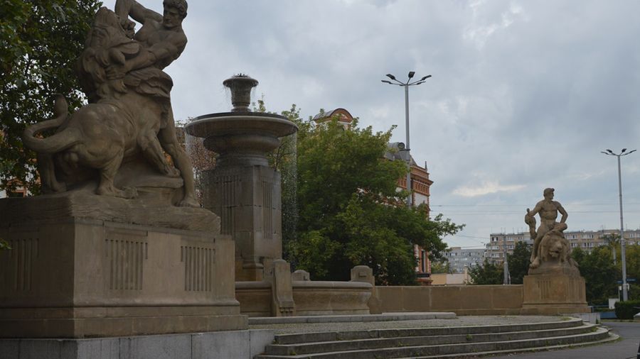 Wrocław. Przywrócić nazwę placu 1 Maja. "Nie honorujmy dłużej obrońcy pedofilii"Wrocław. Petycję w tej sprawie wystosowała Lewica Razem Wrocław
