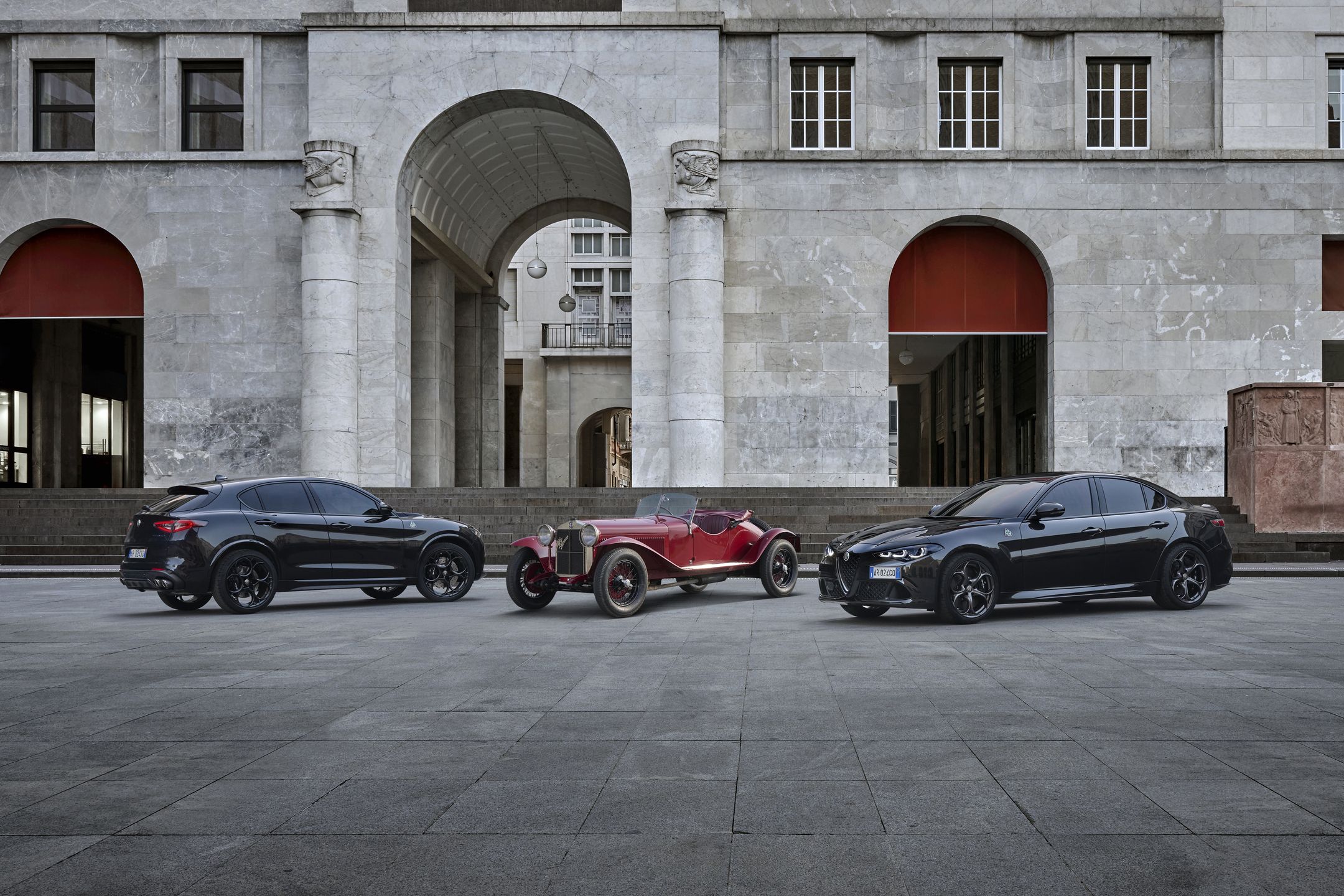 Alfa Romeo Giulia i Stelvio Quadrifoglio Super Sport/w środku Alfa Romeo 6C 1500 Super Sport