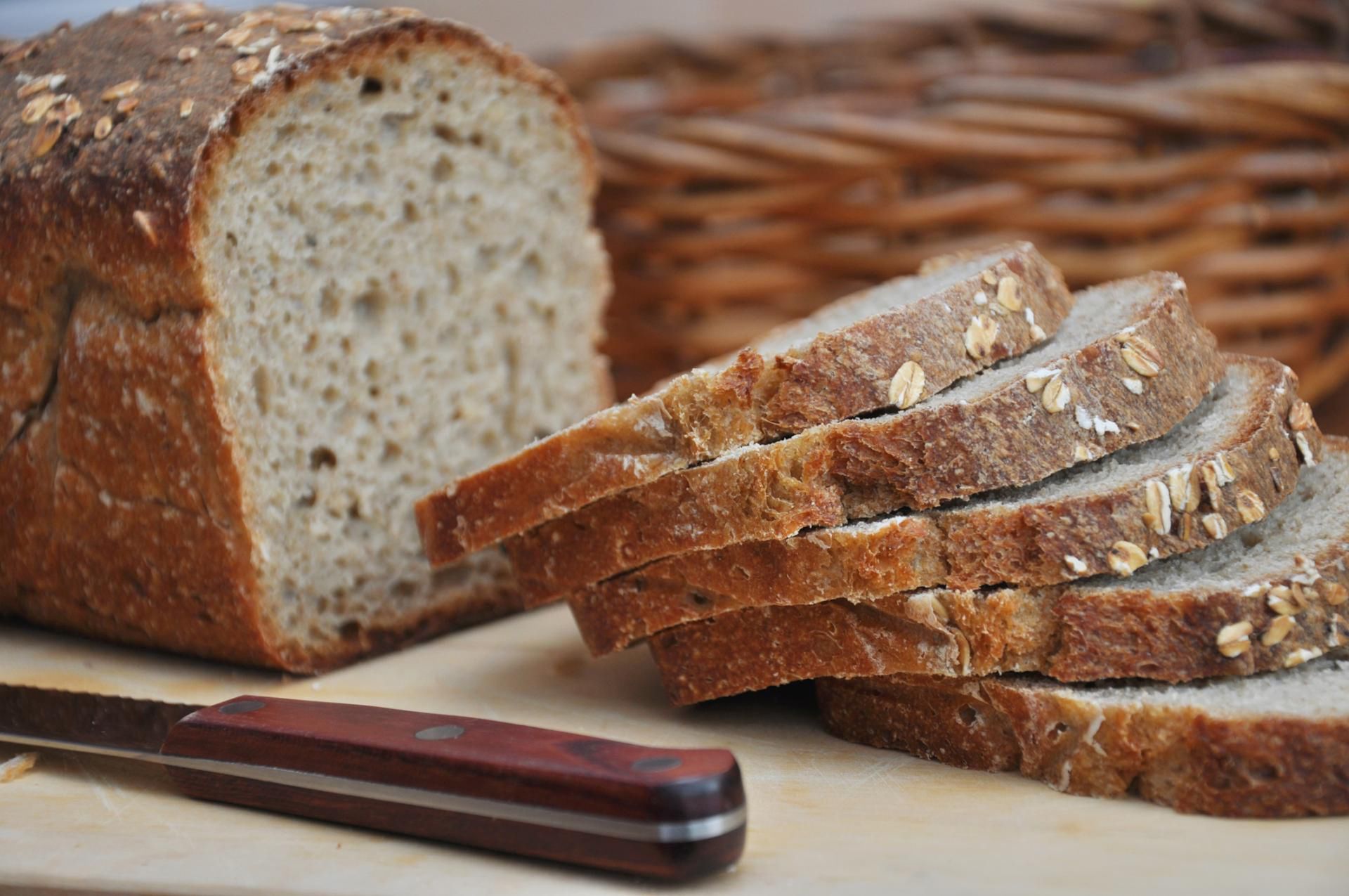 Pełnoziarniste pieczywo to jedno ze źródeł błonnika