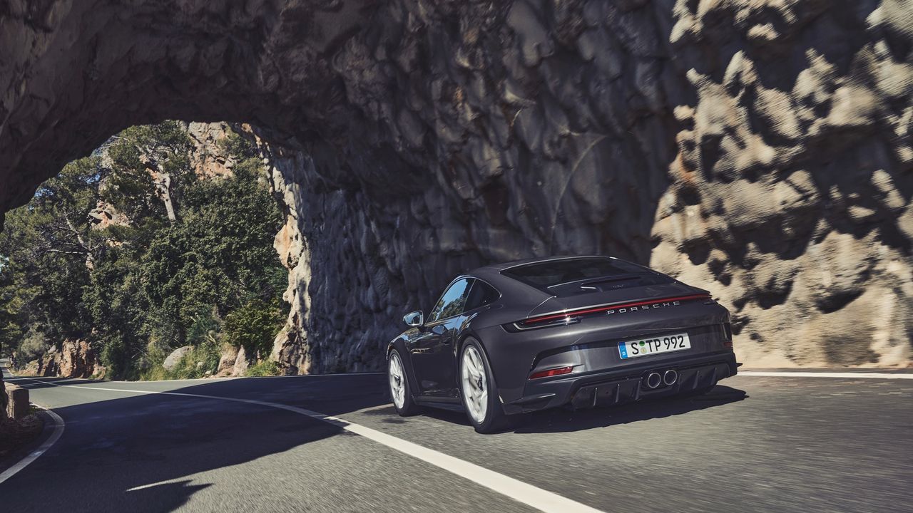 Kiedy chcesz 911 GT3, ale bez tylnego skrzydła - Porsche prezentuje wersję Touring