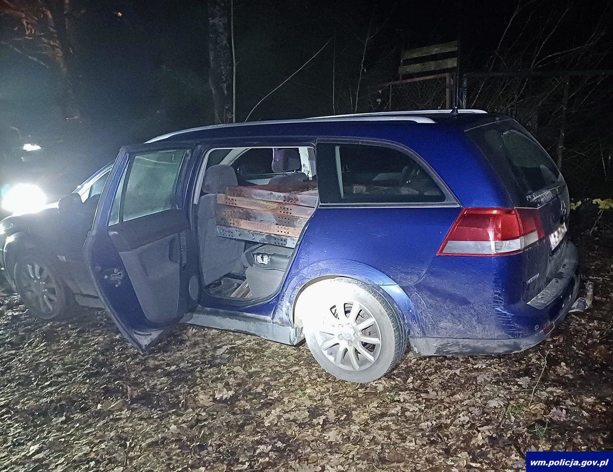 Auto ze skradzionym złomem 