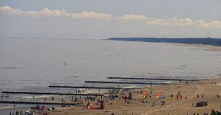 Parawany rządzą nad morzem. Wiemy, kiedy rozstawiają się na plaży
