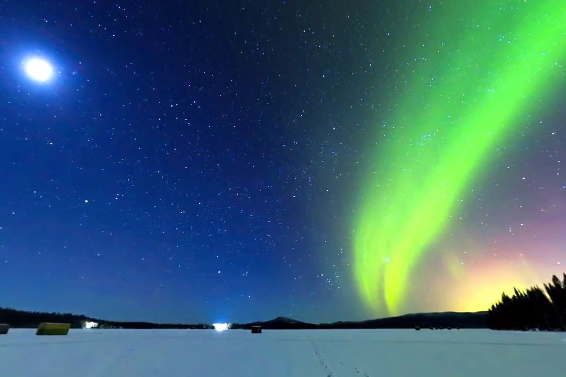 Zorza polarna i zaćmienie księżyca na jednym, niesamowitym filmie 360 stopni