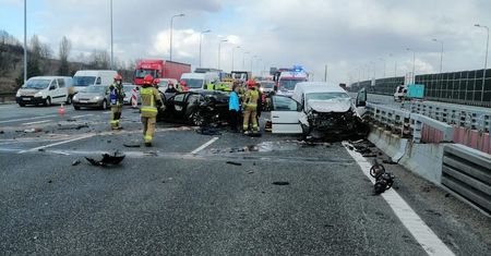 W 2021 r. w Polsce było bezpieczniej. Ale daleko nam do europejskiej czołówki