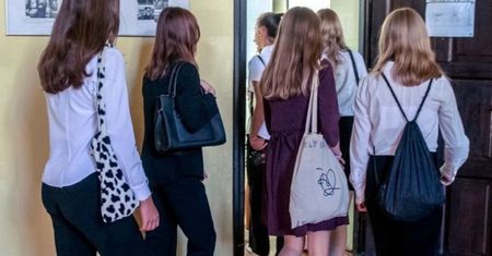 "Strzał w kolano". Głosy rodziców po roku bez zadań domowych