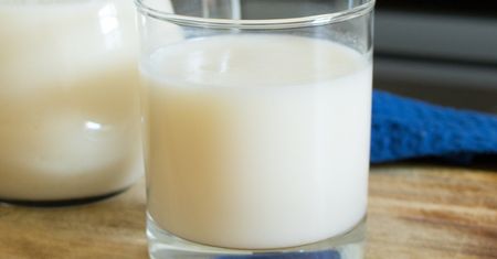 Pijesz dla zdrowia? Maślanka nie jest dla każdego