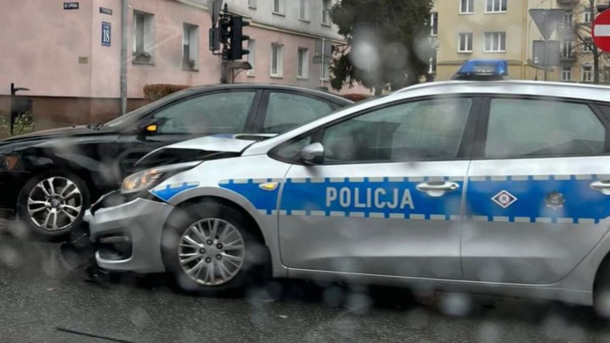 Zderzenie radiowozu z volvo na ul. Lipowej