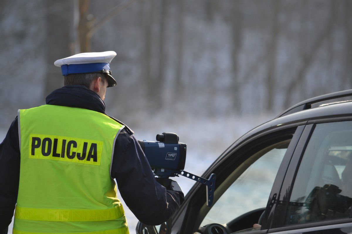 Przekroczył prędkość o 81 km/h. Tłumaczył się, pokazując na zegary