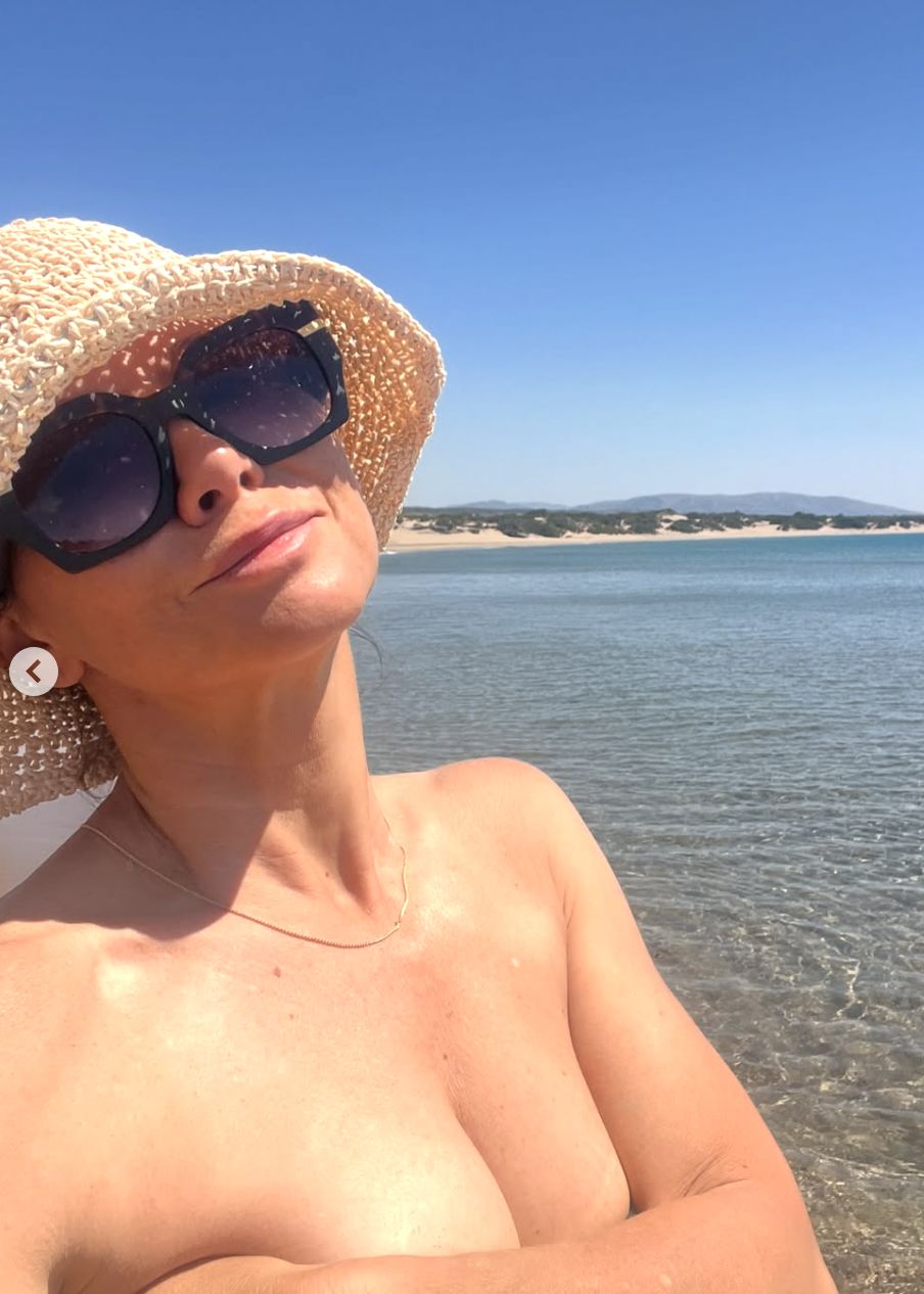 Kinga Rusin pozuje w stroju kąpielowym