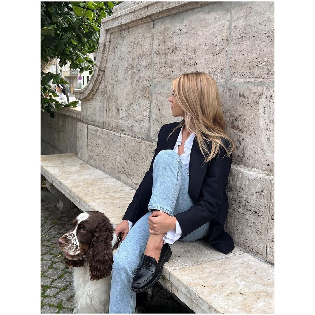 Kasia Tusk w czarnych mokasynach / Instagram.com/makelifeeasier