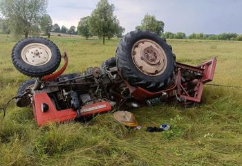Gródek: Wypadek nad Bugiem. Ciągnik przewrócił się podczas prac