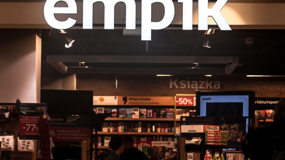 Consumers walk in Empik shop in Galeria Krakowska shopping mall in central Krakow, Poland on October 15, 2025. Poland's economy grows and the inflation is expected to slow down to its standard level this year. (Photo by Dominika Zarzycka/NurPhoto via Getty Images)