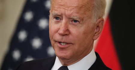 Biden załamuje ręce. Przez nich walka z COVID nie ma końca