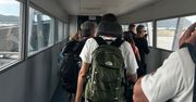 To zachowanie na lotnisku wielu denerwuje. Dlaczego pasażerowie tak robią?