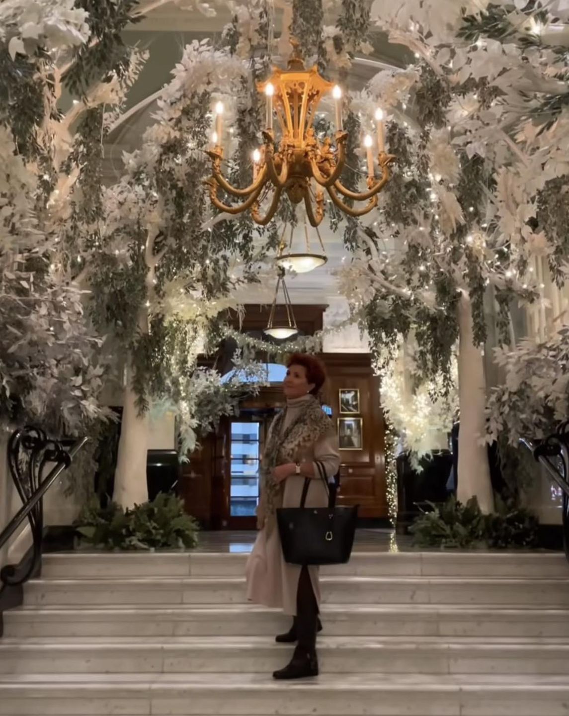 Aleksandra Kwaśniewska relacjonuje premierę finału "The Crown"