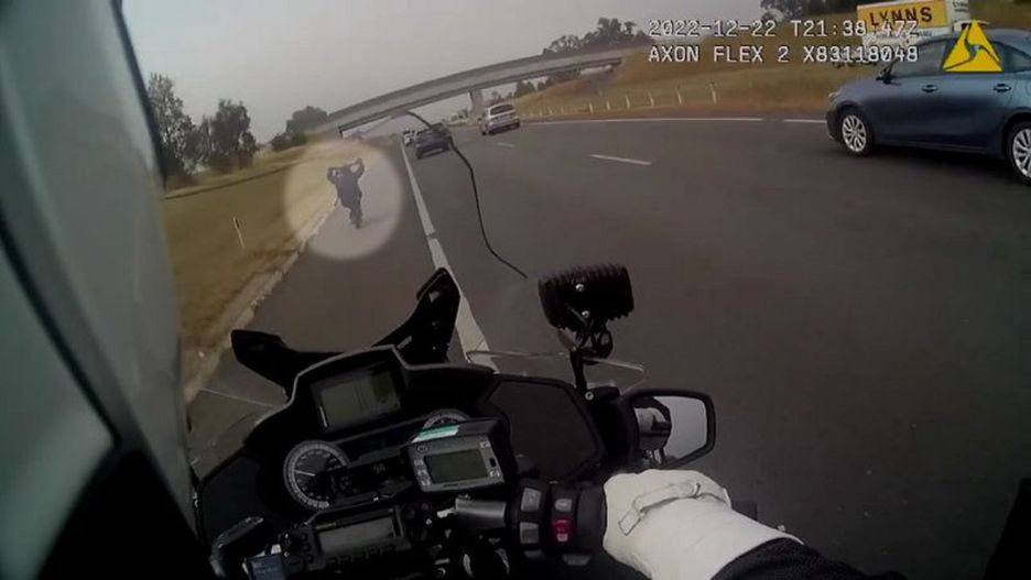 Naćpany 38-latek na elektrycznej hulajnodze ucieka przed policją w Canaberze fot. Australijska Policja Stołeczna