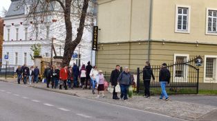 Wałbrzych: Rzeka odwiedzających największą wałbrzyską nekropolię płynie nieprzerwanie