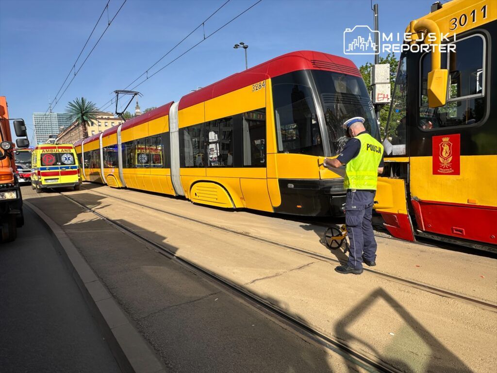 Fot. Miejski Reporter Wypadek tramwajowy w Warszawie