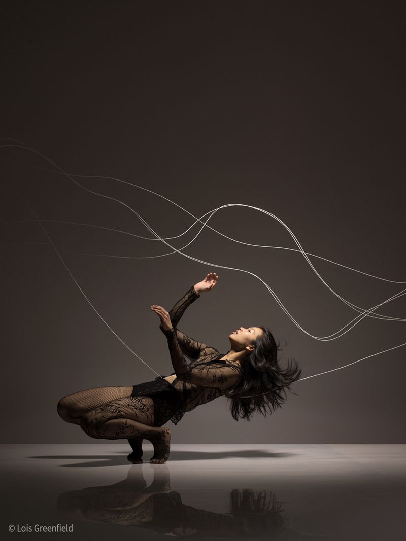 "Ta chwila może istnieć tylko na fotografii" - Lois Greenfield opowiada o fotografowaniu tancerzy Haselbladem z lat 80. 12