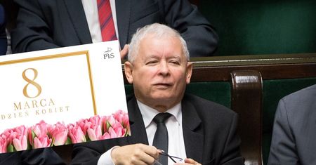 PiS składa życzenia na Dzień Kobiet. W sieci zawrzało