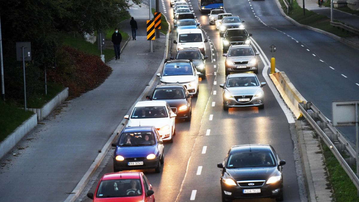 Kraków ostrzega przed kupowaniem starych samochodów z silnikiem diesla