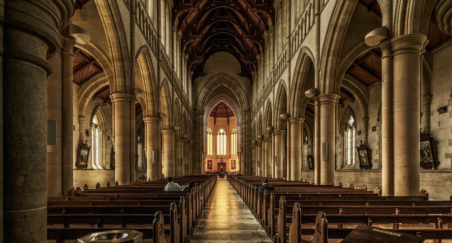 "Cyfrowe przebudzenie" w Kościołach. AI pisze kazania i symuluje rozmowę z Bogiem