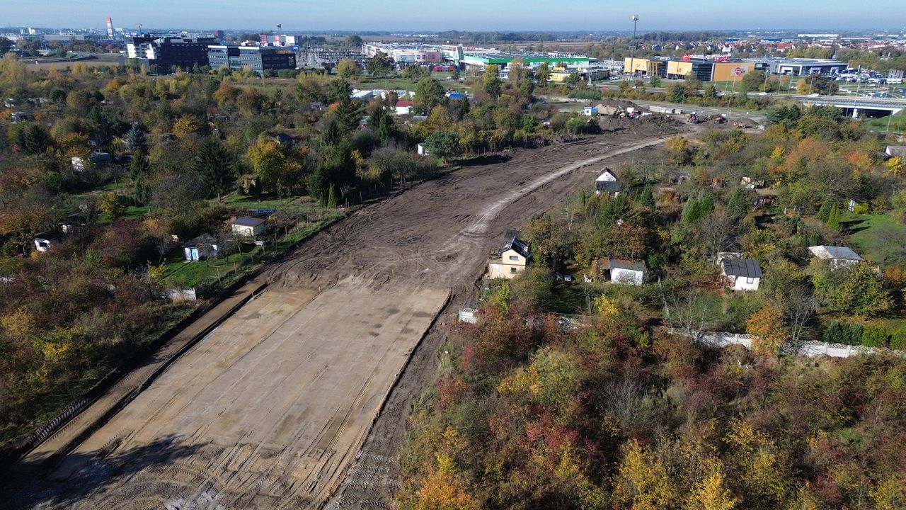 Wrocław: Ostatni odcinek Wschodniej Obwodnicy już oficjalnie w budowie. Na trasie powstanie "półtunel"