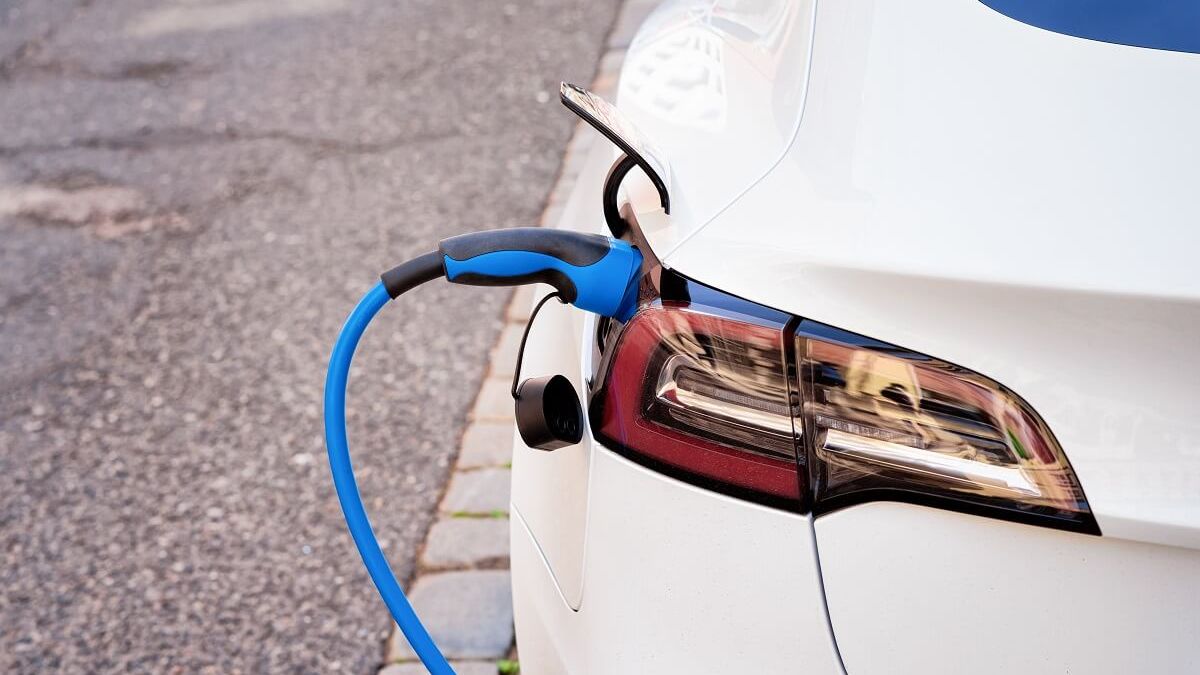 Ładowanie auta elektrycznego