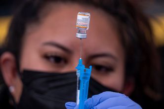Będzie nowa szczepionka na Omikrona. Możliwe, że już w marcu