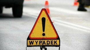 Dwa pojazdy w ogniu, nie żyje motocyklista. Dramat na drodze w podsanockiej Woli Michowej