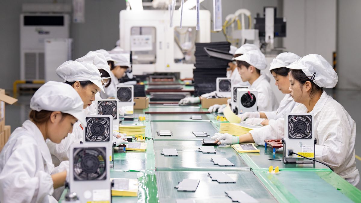 NANTONG, CHINA - SEPTEMBER 24: Workers make lithium batteries for domestic and international clients at a company on September 24, 2025 in Nantong, Jiangsu Province of China. According to Nanjing Customs, from January to August, Jiangsu exported lithium batteries worth 63.46 billion yuan ($8.9 billion), up 45.7 percent year-on-year. (Photo by Zhai Weikai/VCG via Getty Images)
