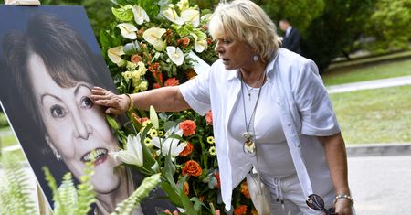 Dorota Stalińska spóźniła się na pogrzeb Cembrzyńskiej. Tak się tłumaczyła