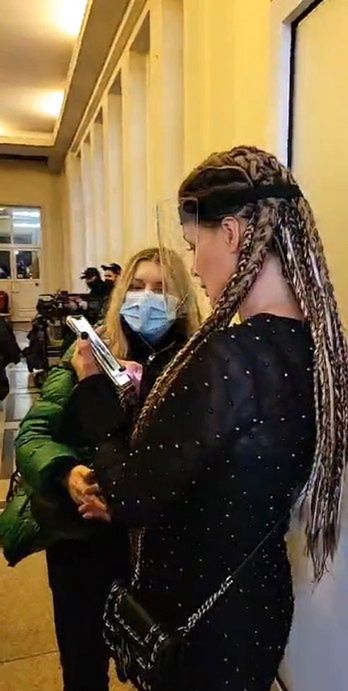 Przejęta Małgorzata Rozenek na planie u Patryka Vegi