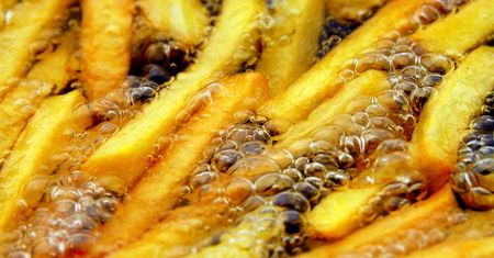 Dosypuję do frytek przed smażeniem. Dzieciaki są wniebowzięte, bo chrupią jak żadne inne