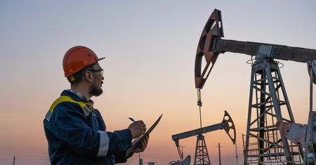 Kończy się najgorszy w roku tydzień dla ropy. Co zrobi OPEC?
