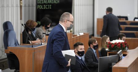Strajk kobiet. Senat o działaniach policji wobec protestujących. "Polska Babcia": policja oszalała