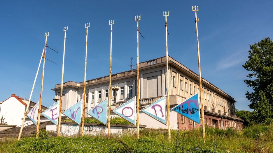 Zabytkowy dawny Morski Dom Kultury w gdańskim Nowym Porcie jest w złym stanie 