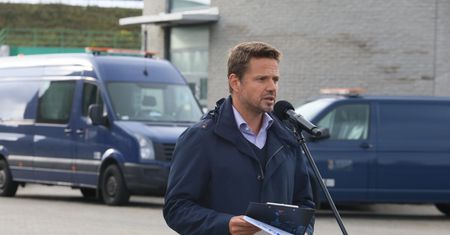 Warszawa. Podwyżki i opóźnione metro. Rafał Trzaskowski tłumaczy