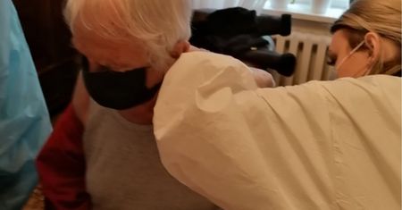 "Stanąłem przed murem biurokracji". 85-latek zaapelował o pomoc w przewiezieniu na szczepienie