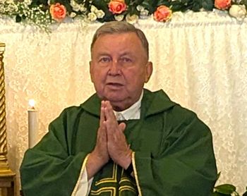 Tragedia na mszy św. Nie żyje ksiądz z Choroszczy. Mieszkańcy są wściekli