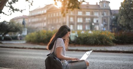 Wybieramy laptopa dla studenta. Ile trzeba wydać i co można mieć w zamian?