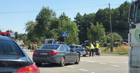 Mikołów. Zderzenie na drodze krajowej 81. Na miejscu helikopter LPR