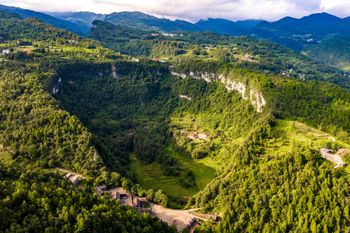 Zmieści Statuę Wolności. Dziura w Chinach skrywała na dnie tajemnicę