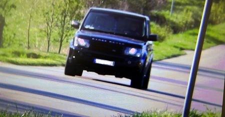 Jechała z zawrotną prędkością. Jej tłumaczenie zwala z nóg