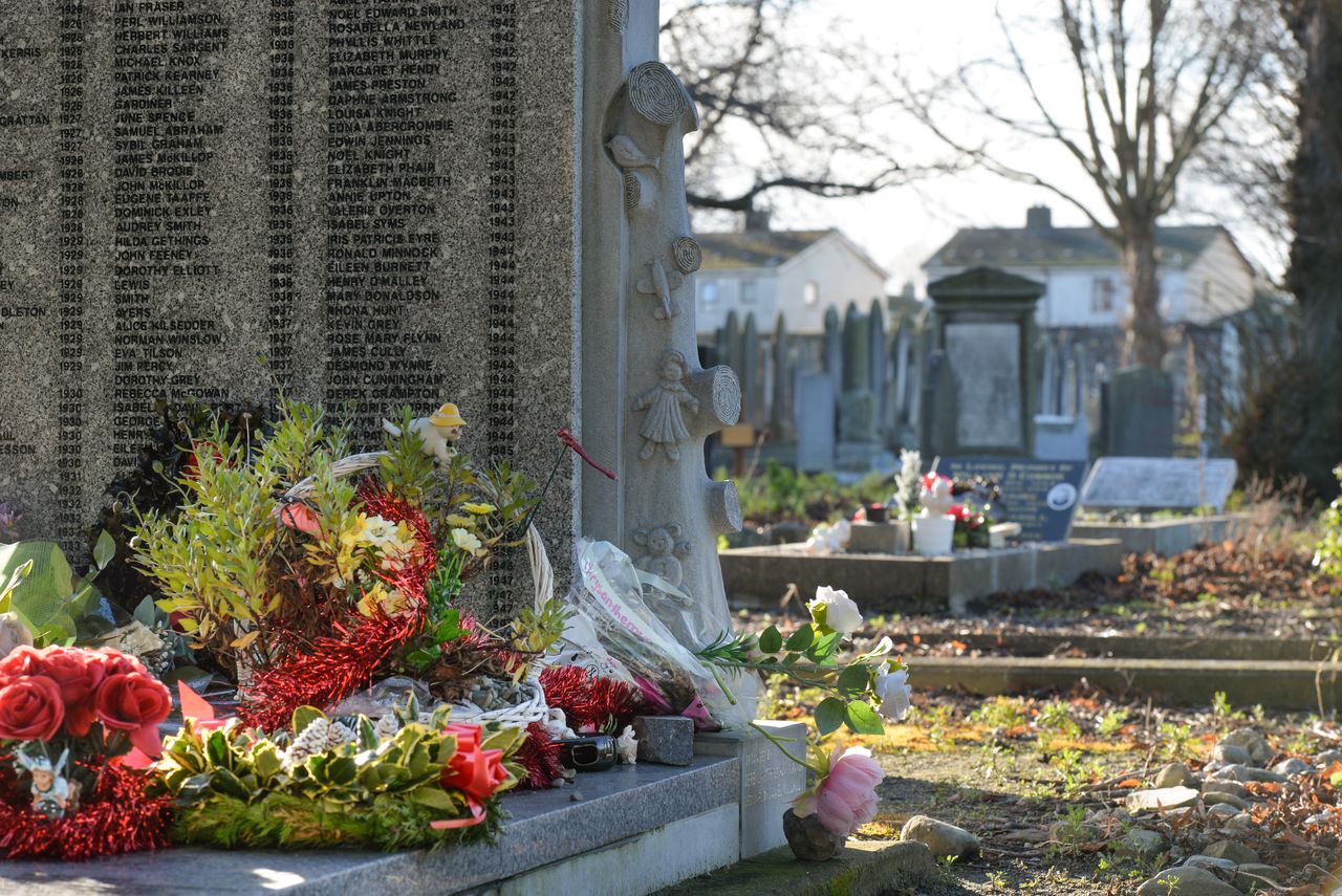 Pomnik upamiętniający ponad 200 dzieci z Bethany Mother and Child Home na Cemetery Mount Jerome w Harold's Cross w Dublinie.