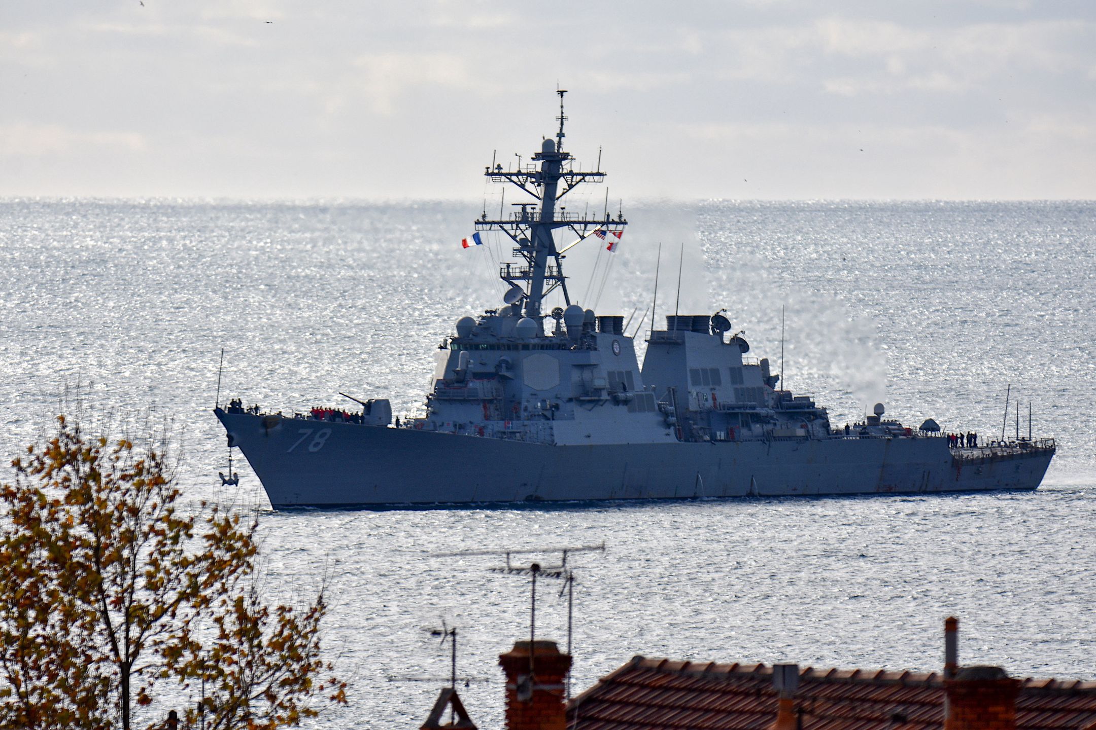 Niszczyciel marynarki USA w porcie w Marsylii (Photo by Gerard Bottino/SOPA Images/LightRocket via Getty Images)